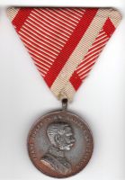 TAPFERKEITSMEDAILLE BRONZE KAISER FRANZ JOSEPH , Kriegsfertigung, ohne Stempelschneider